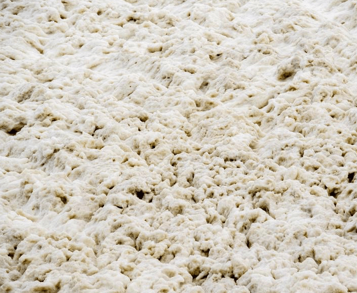 （圖：動(dòng)物屠宰廢水泡沫危害）