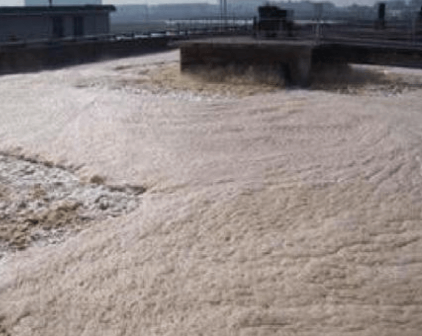 （圖：好氧池污水泡沫危害）