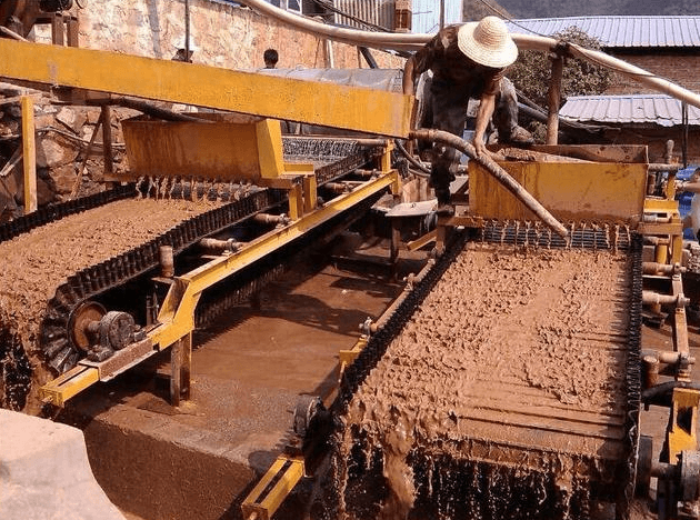 （圖：盾構機消泡劑使用場景）