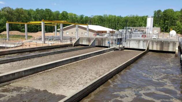 (圖:生化污水池起泡)